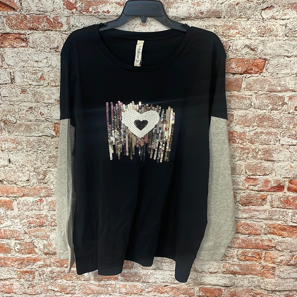 NWT PLUS SIZE TOP - Picture 1 of 4